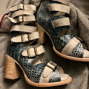 Freebird by Steven BOND size 8 Turquoise Croco NEW